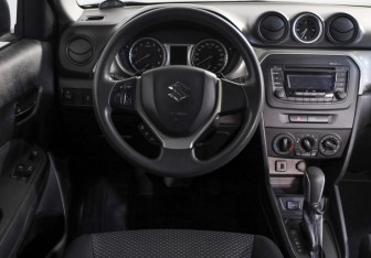 Подержанный автомобиль Suzuki Vitara 2016 года (10 фото)
