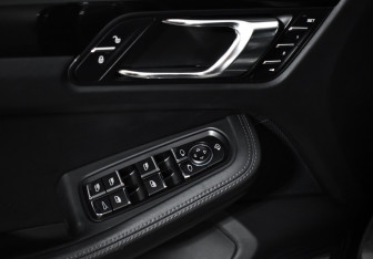 Подержанный автомобиль Porsche Macan 2015 года (10 фото)