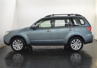 Подержанный автомобиль Subaru Forester Suv 2010 года (8 фото)
