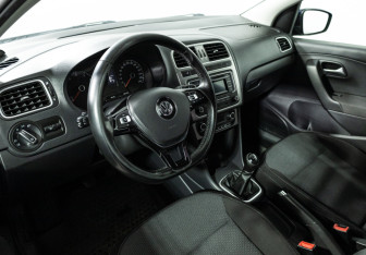 Подержанный автомобиль Volkswagen Polo Sedan 2016 года (11 фото)