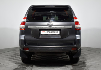Подержанный автомобиль Toyota Land Cruiser Prado 2014 года (6 фото)