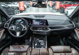 Подержанный автомобиль BMW X7 2020 года (34 фото)