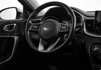 Подержанный автомобиль Kia Ceed Wagon 2020 года (15 фото)