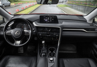 Подержанный автомобиль Lexus RX 2018 года (13 фото)