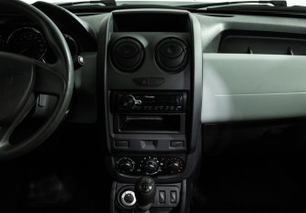 Подержанный автомобиль Renault Duster 2017 года (14 фото)