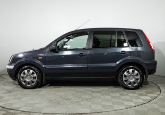 Подержанный автомобиль Ford Fusion 2011 года (8 фото)