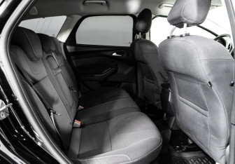 Подержанный автомобиль Ford Focus Wagon 2012 года (16 фото)