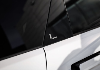 Подержанный автомобиль Land Rover Range Rover Evoque 2024 года (12 фото)