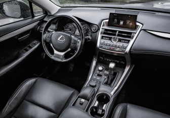 Подержанный автомобиль Lexus NX 2016 года (10 фото)