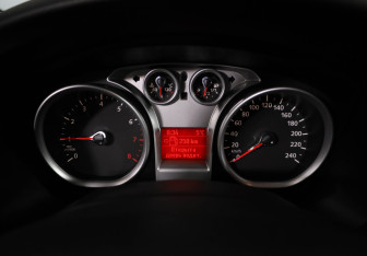 Подержанный автомобиль Ford Focus Sedan 2009 года (11 фото)