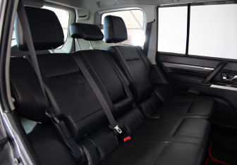 Подержанный автомобиль Mitsubishi Pajero 2012 года (12 фото)