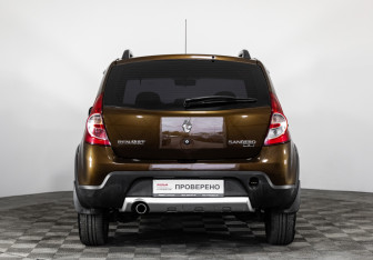 Подержанный автомобиль Renault Sandero 2014 года (6 фото)