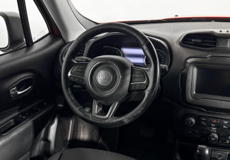 Подержанный автомобиль Jeep Renegade 2019 года (15 фото)