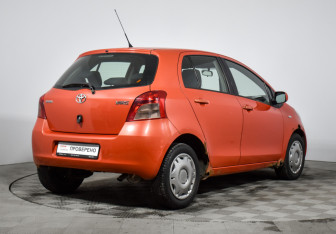 Подержанный автомобиль Toyota Yaris Hatchback 2006 года (5 фото)