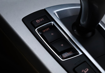 Подержанный автомобиль BMW X4 2017 года (20 фото)