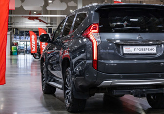 Подержанный автомобиль Mitsubishi Pajero Sport 2018 года (9 фото)