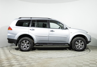 Подержанный автомобиль Mitsubishi Pajero Sport 2011 года (4 фото)