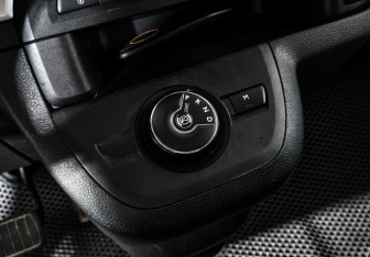 Подержанный автомобиль Peugeot Traveller 2021 года (11 фото)