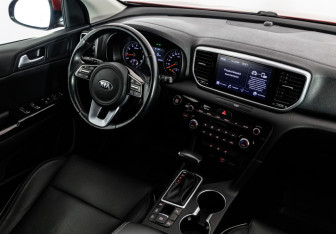 Подержанный автомобиль Kia Sportage 2021 года (17 фото)
