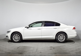 Подержанный автомобиль Volkswagen Passat Sedan 2015 года (8 фото)