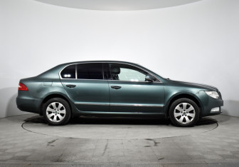 Подержанный автомобиль Skoda Superb Liftback 2013 года (4 фото)