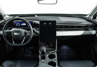 Подержанный автомобиль Geely Atlas 2024 года (13 фото)