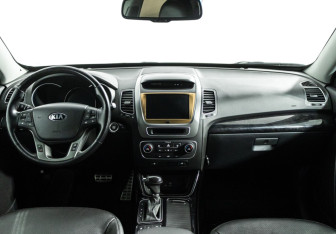 Подержанный автомобиль Kia Sorento 2018 года (13 фото)