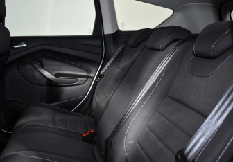 Подержанный автомобиль Ford Kuga 2015 года (12 фото)