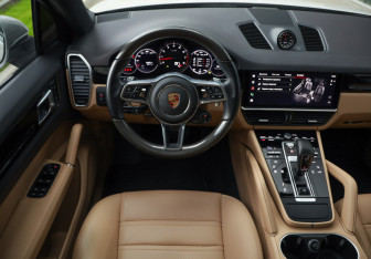 Подержанный автомобиль Porsche Cayenne 2021 года (14 фото)