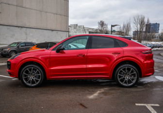 Подержанный автомобиль Porsche Cayenne 2022 года (8 фото)
