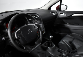 Подержанный автомобиль Citroen C4 Hatchback 2011 года (9 фото)