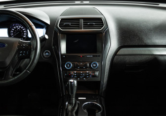 Подержанный автомобиль Ford Explorer 2018 года (14 фото)