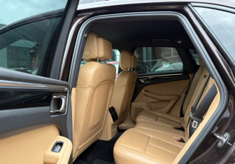 Подержанный автомобиль Porsche Macan 2016 года (12 фото)