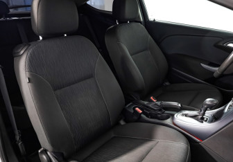 Подержанный автомобиль Opel Astra Hatchback 2012 года (21 фото)