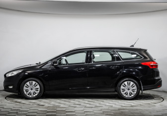 Подержанный автомобиль Ford Focus Wagon 2018 года (8 фото)