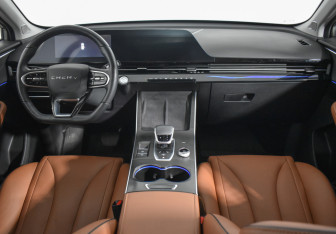 Подержанный автомобиль Omoda C5 2023 года (12 фото)