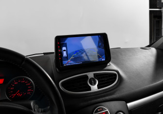 Подержанный автомобиль Renault Clio Hatchback 2010 года (17 фото)