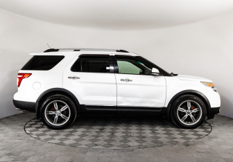 Подержанный автомобиль Ford Explorer 2012 года (4 фото)