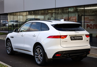 Подержанный автомобиль Jaguar F-Pace 2018 года (7 фото)