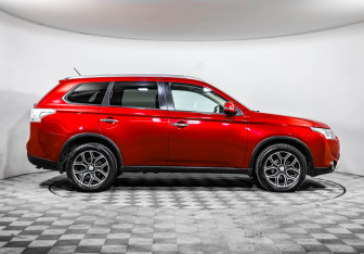 Подержанный автомобиль Mitsubishi Outlander 2014 года (4 фото)