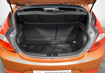 Подержанный автомобиль Hyundai Solaris Hatchback 2016 года (18 фото)