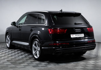 Подержанный автомобиль Audi Q7 2018 года (46 фото)