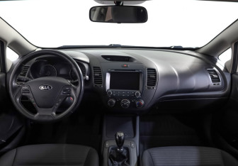 Подержанный автомобиль Kia Cerato Sedan 2014 года (10 фото)