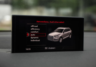 Подержанный автомобиль Audi Q7 2016 года (18 фото)