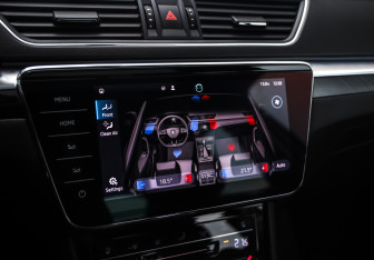 Подержанный автомобиль Skoda Superb Liftback 2023 года (17 фото)