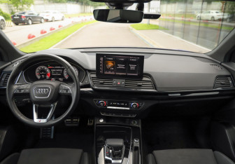 Подержанный автомобиль Audi Q5 2021 года (11 фото)