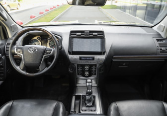 Подержанный автомобиль Toyota Land Cruiser Prado 2018 года (13 фото)
