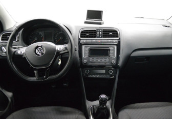 Подержанный автомобиль Volkswagen Polo Sedan 2017 года (14 фото)