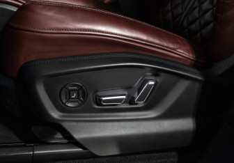 Подержанный автомобиль Audi SQ8 2021 года (16 фото)