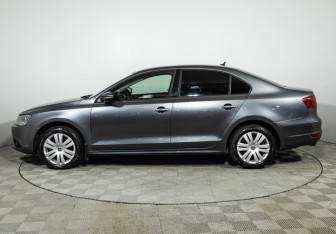 Подержанный автомобиль Volkswagen Jetta Sedan 2011 года (8 фото)